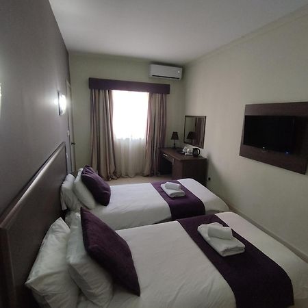 The Windsor Hotel Слима Екстериор снимка