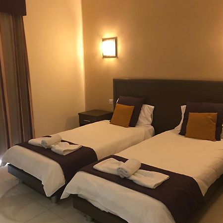 The Windsor Hotel Слима Екстериор снимка