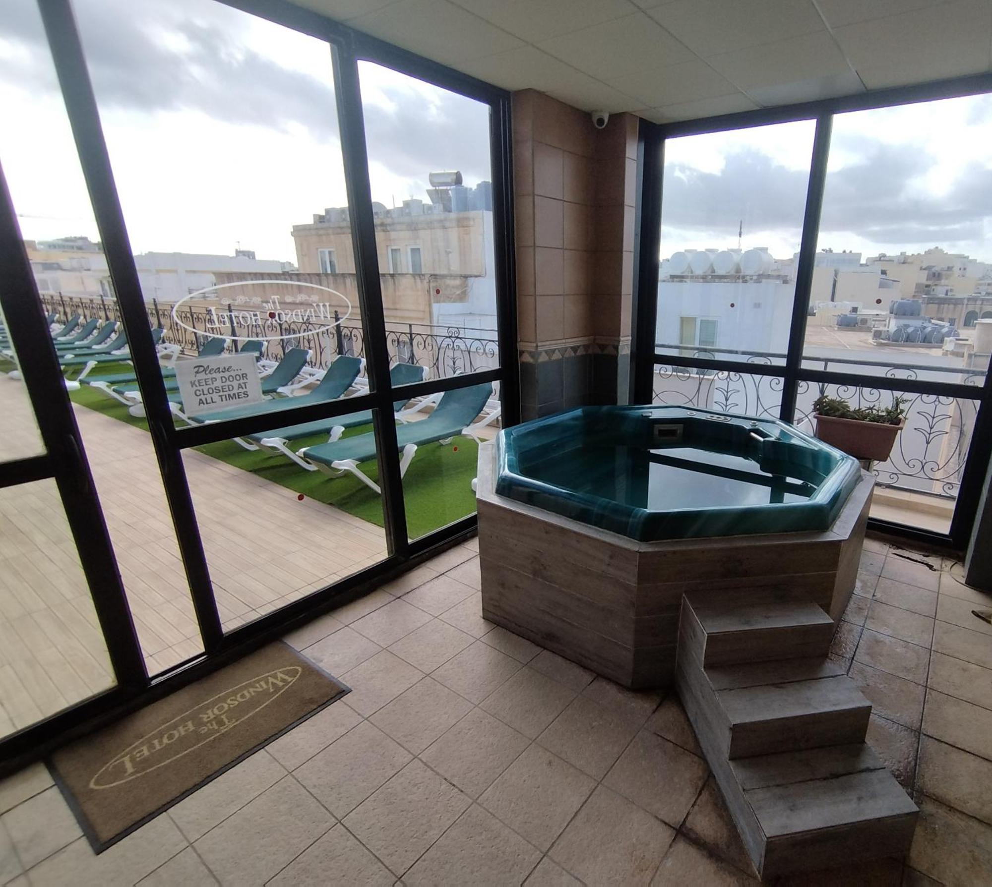 The Windsor Hotel Слима Екстериор снимка