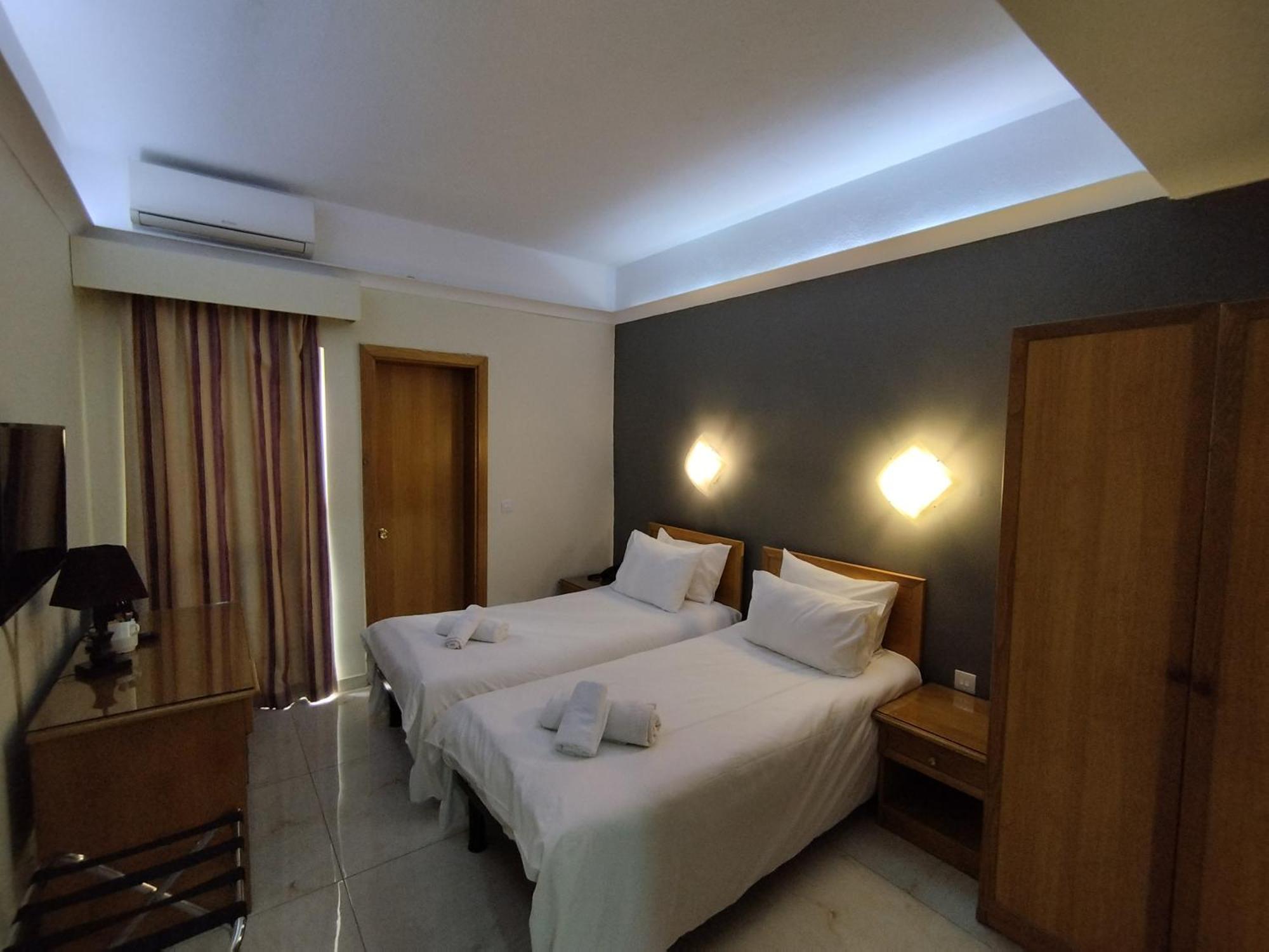 The Windsor Hotel Слима Екстериор снимка
