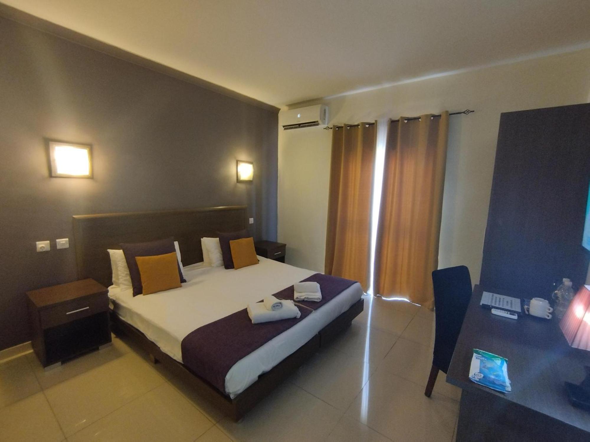 The Windsor Hotel Слима Екстериор снимка