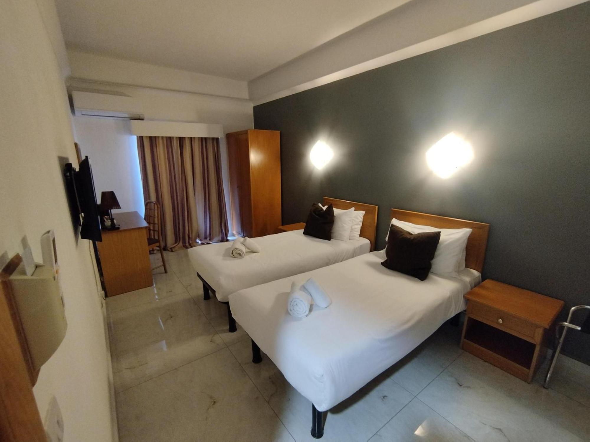 The Windsor Hotel Слима Екстериор снимка