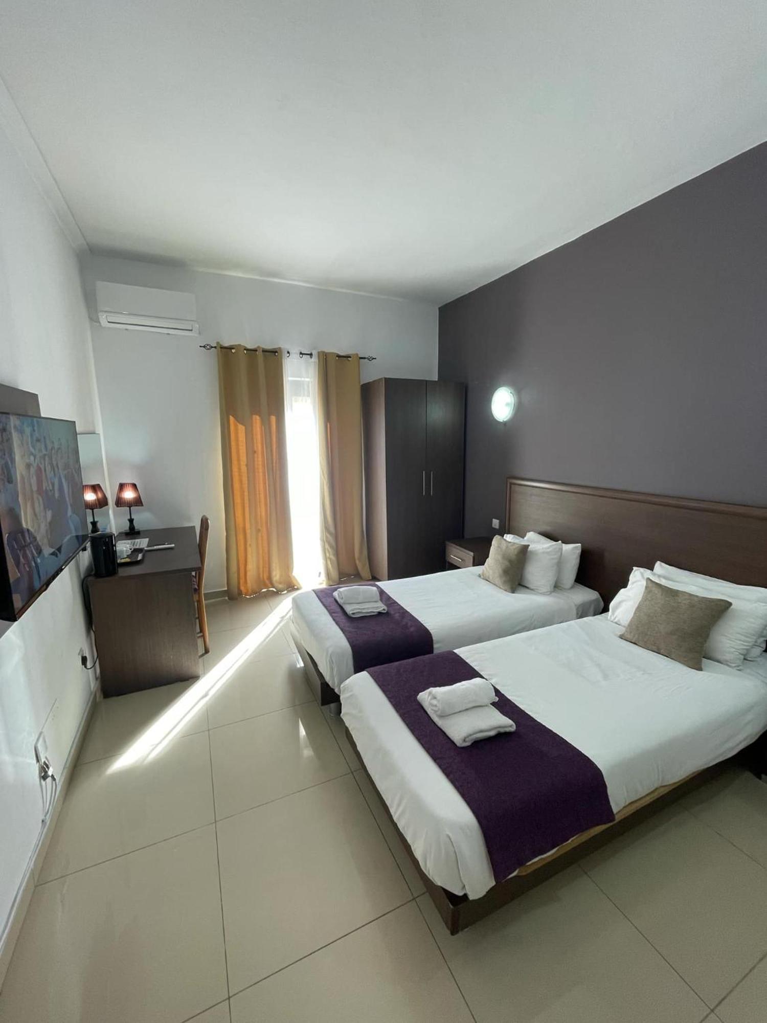 The Windsor Hotel Слима Екстериор снимка
